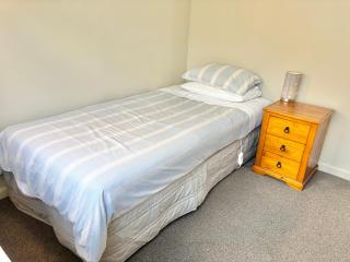 3-Beds with Sunny Deck & Gardens - 8