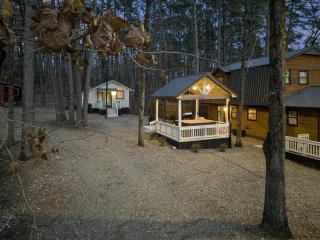 Cozy Cabin with Additional Studio Mini-Cabin in Broken Bow, Oklahoma - 6