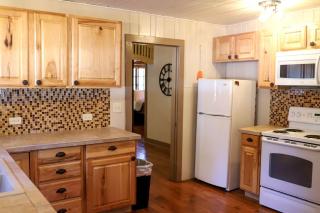 Historic Log Cabin for South Dakota Glamping Getaways - 7