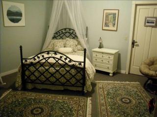 Spectacular Gothic-Style Castle with Private Pool and Hot Tub near Rindge, New Hampshire - Rindge - 8