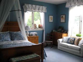 Spectacular Gothic-Style Castle with Private Pool and Hot Tub near Rindge, New Hampshire - Rindge - 5