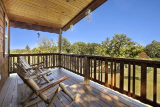 Family-Friendly Cabin with Hot Tub in the Ozark Mountains and nearby Beaver Lake, Eureka Springs - 2