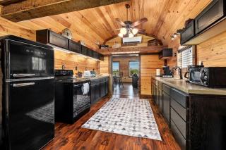 Family-Friendly Cabin with Hot Tub in the Ozark Mountains and nearby Beaver Lake, Eureka Springs - 2