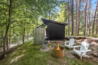 Secluded Modern Tiny House with Wood-Fired Hot Tub Near Trails in Sears, Michigan - 6