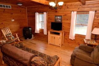 Log Cabin Rental with Hot Tub near Hocking Hills State Park in Ohio - 1