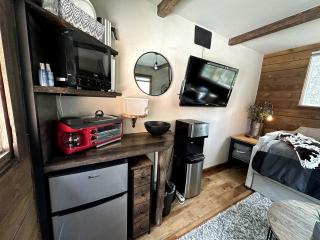 Quaint Rustic Cabin Surrounded by Nature in Black Forest, Colorado - 8