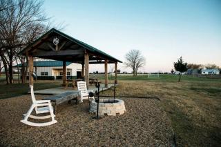 Rustic Tiny House Rental for Weekend Getaways from Dallas - 3