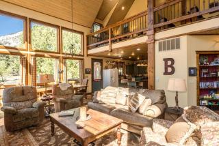 Stunning Mountainside Cabin Rental with a View Nestled in the Heart of the Colorado Rockies - 9