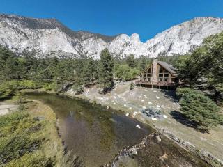 Stunning Mountainside Cabin Rental with a View Nestled in the Heart of the Colorado Rockies - 6