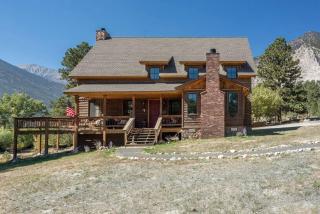 Stunning Mountainside Cabin Rental with a View Nestled in the Heart of the Colorado Rockies - 2