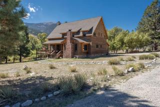 Stunning Mountainside Cabin Rental with a View Nestled in the Heart of the Colorado Rockies - 3