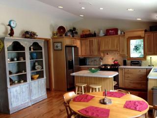 Lakefront Cottage with a Private Dock near Ocala National Forest in Orange Springs, Florida - 4