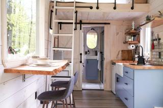Cozy Tiny House on a Farm in Fredericksburg, Indiana - Perfect Romantic Glamping Destination - 6