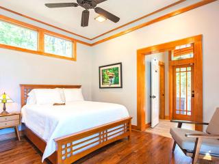 Frank Lloyd Wright-Style Cabin Rental with a Private Hot Tub near Dallas, Texas - 4
