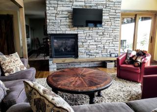 Stunning Hollowtop House with Panoramic Lake and Mountain Views near Ennis, Montana - 8