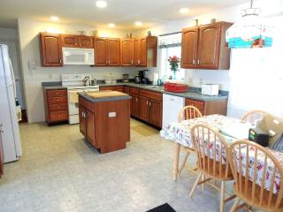 Charming Family-Friendly Cabin near Acadia National Park in Southwest Harbor, Maine - 4