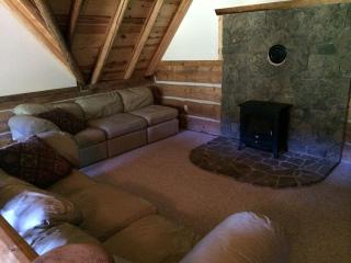 Charming Log Cabin Rental with Outdoor Grill near Gifford Pinchot National Forest - 2