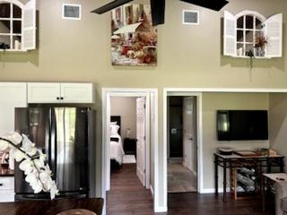 Comfy Equipped Lodge Great for a Peaceful Getaway in Texas - 7