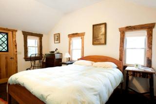 Romantic Couples' Cabin Getaway in Pittsfield, New Hampshire - 4