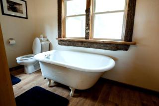 Romantic Couples' Cabin Getaway in Pittsfield, New Hampshire - 1