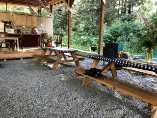Nauti Otter Inn and Yurt Village - 2