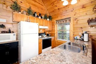 Charming Log Cabin Perfect for Families in Sevierville, Tennessee - 2