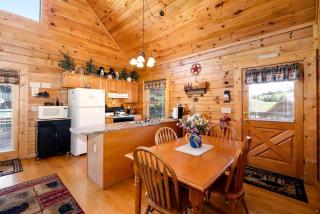 Charming Log Cabin Perfect for Families in Sevierville, Tennessee - 6