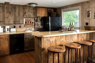 Romantic Country Getaway with Wood-Burning Fireplace near Houston, Texas - 4