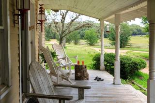 Romantic Country Getaway with Wood-Burning Fireplace near Houston, Texas - 0