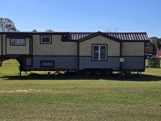 Gorgeous, Fully-Equipped Tiny House Rental for Glamping Escapes in Georgia - 0