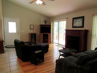 Lakefront Cottage Getaway on Lake Hartwell in Westminster, South Carolina - 3