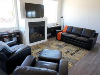 Desert Cabin Rental with Beautifully Furnished Patios near Capitol Reef National Park - 9