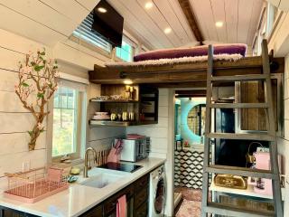 Magical Tiny House with a Hot Tub for Zion National Park Getaways - 4