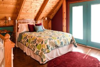 Lakefront Cabin Getaway near Columbia, Kentucky - 7