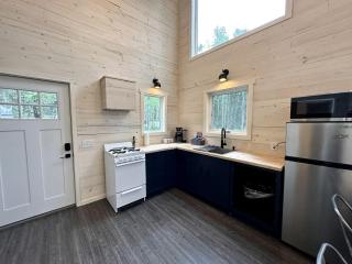 Beautiful Secluded Cabin in Anchorage, Alaska - 2