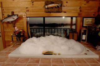 Luxury Cabin Rentals with Panoramic Views near Eureka Springs, Arkansas - 2