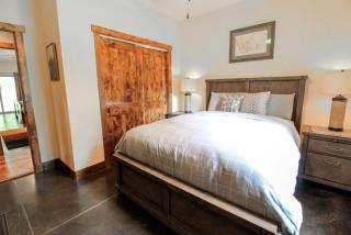 Heavenly Cabin Nestled Among the Towering Trees in Montana - 3