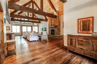 Heavenly Cabin Nestled Among the Towering Trees in Montana - 1
