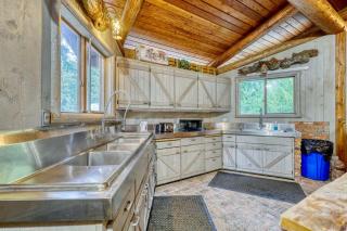 Serenely Rustic Cabin Haven near Whistle Lake in Washington - 6