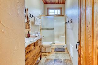 Serenely Rustic Cabin Haven near Whistle Lake in Washington - 5