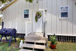 Rustic Texas Farmhouse Retreat in College Station, Texas – 8 Miles from Kyle Field - 9