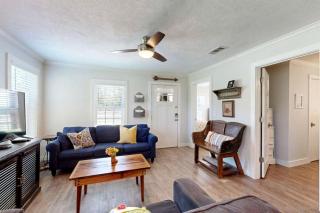 Rustic Texas Farmhouse Retreat in College Station, Texas – 8 Miles from Kyle Field - 4