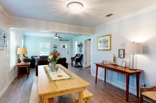 Rustic Texas Farmhouse Retreat in College Station, Texas – 8 Miles from Kyle Field - 3