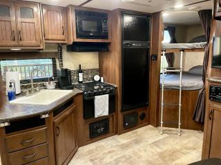 Cozy Camper with Fire Pit and Beautiful Sunsets in California - 7
