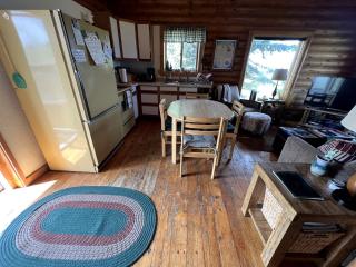 Charming Cabin with Spectacular Mountain Views near Madison River in Ennis, Montana - 7