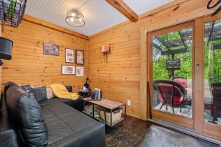 Unique Dover Accommodation with a Hot Tub Perfect for Glamping in Ohio - 9