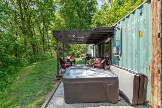 Unique Dover Accommodation with a Hot Tub Perfect for Glamping in Ohio - 6