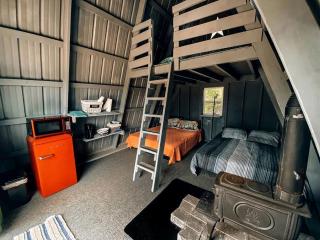 Rustic Farm Cabin with Fire Pit, WiFi & Breakfast Near Nashville - 4