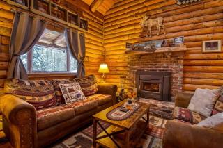 Log Cabin Charm: Experience Adventure and Comfort in Bethlehem, NH - 8