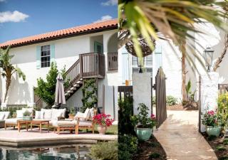 Idyllic Waterfront Rental with Shared Pool Access in Jupiter, Florida - 0